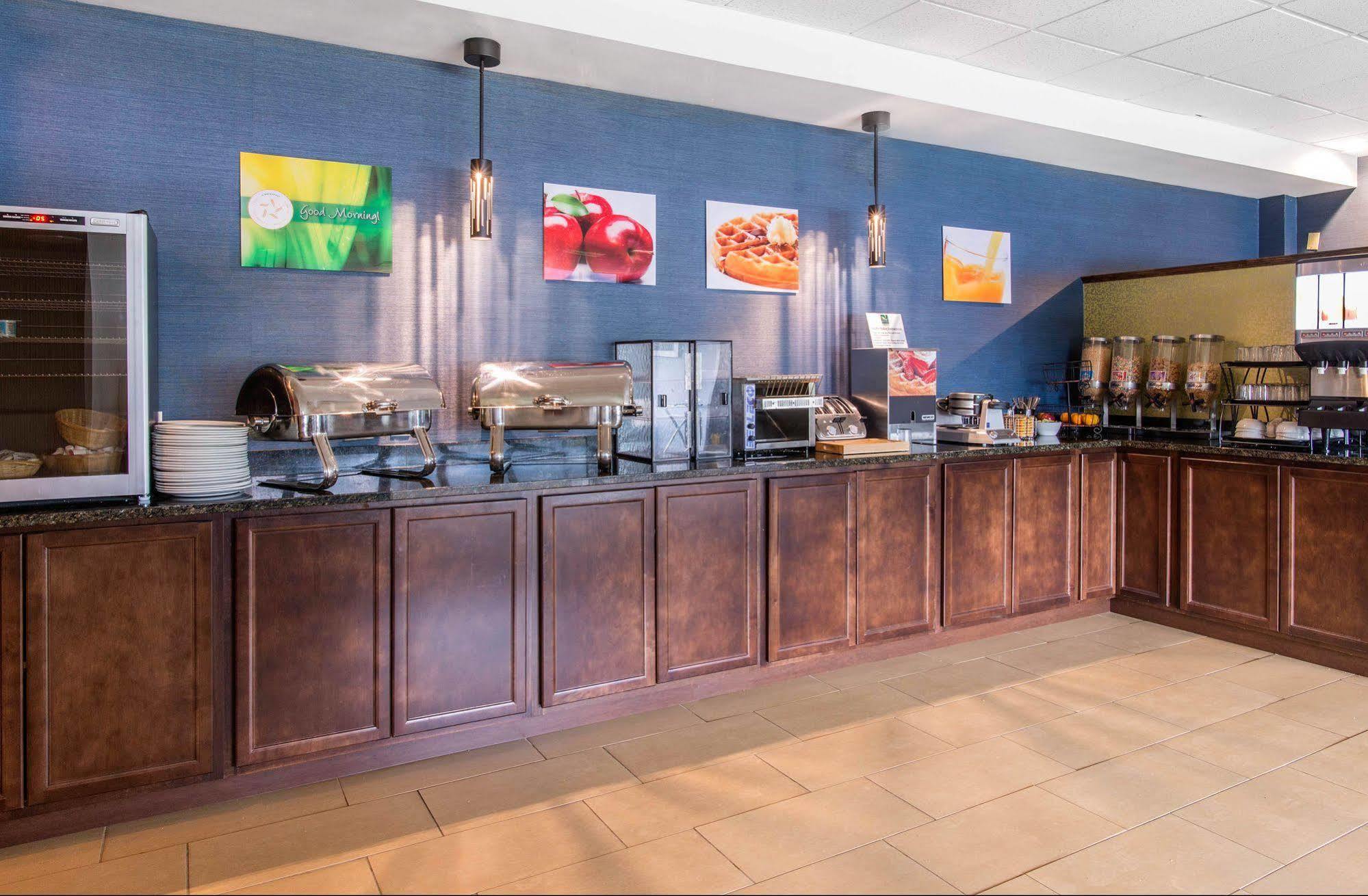 Quality Hotel & Suites Gander Exterior photo
